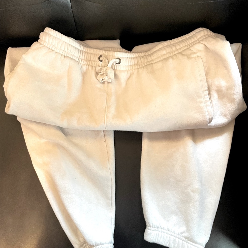 White or beige sweatpants or joggers